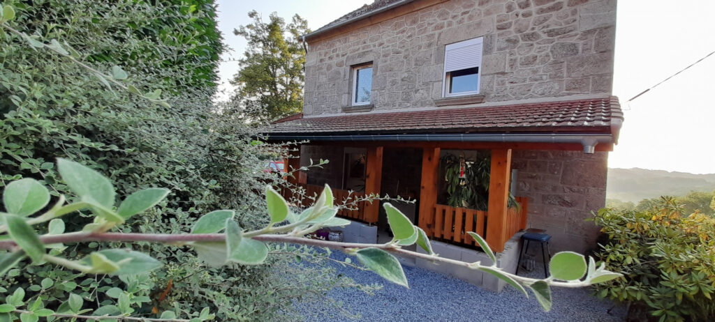 Maison / Villa d’exception sur les hauteurs de AUBUSSON (7km – 4 pièces – 2 chambres – 90 m²