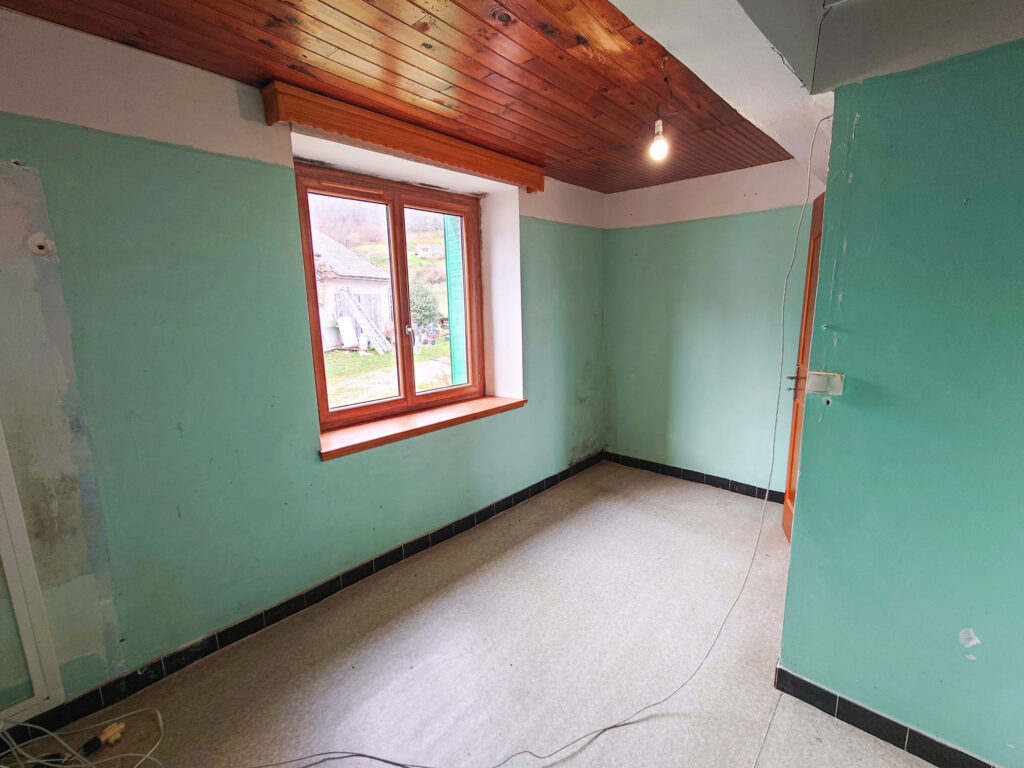 Maison dans un magnifique village des Pyrénées  – 6 pièces – 4 chambres – 132 m²