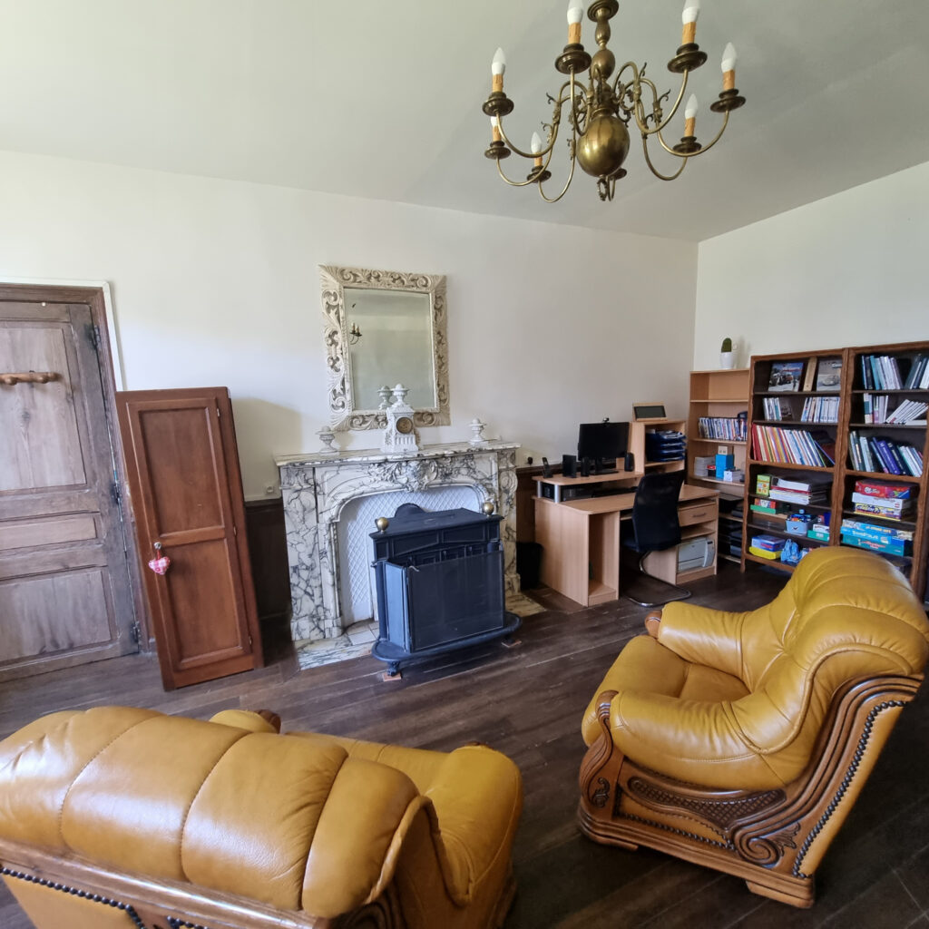 Aisne NORD Authentique maison de maître du 18ème siècle plei – NR pièces – 6 chambres – 325 m²