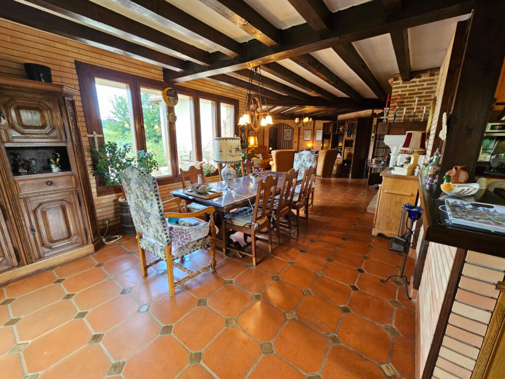 Maison 5 Pièces 171m2 Piscine Couverte – 5 pièces – 4 chambres – 171.29 m²