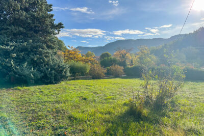 Maison de 106m2 habitables environ sur 2546m2 de terrain  – 5 pièces – 3 chambres – 106 m²