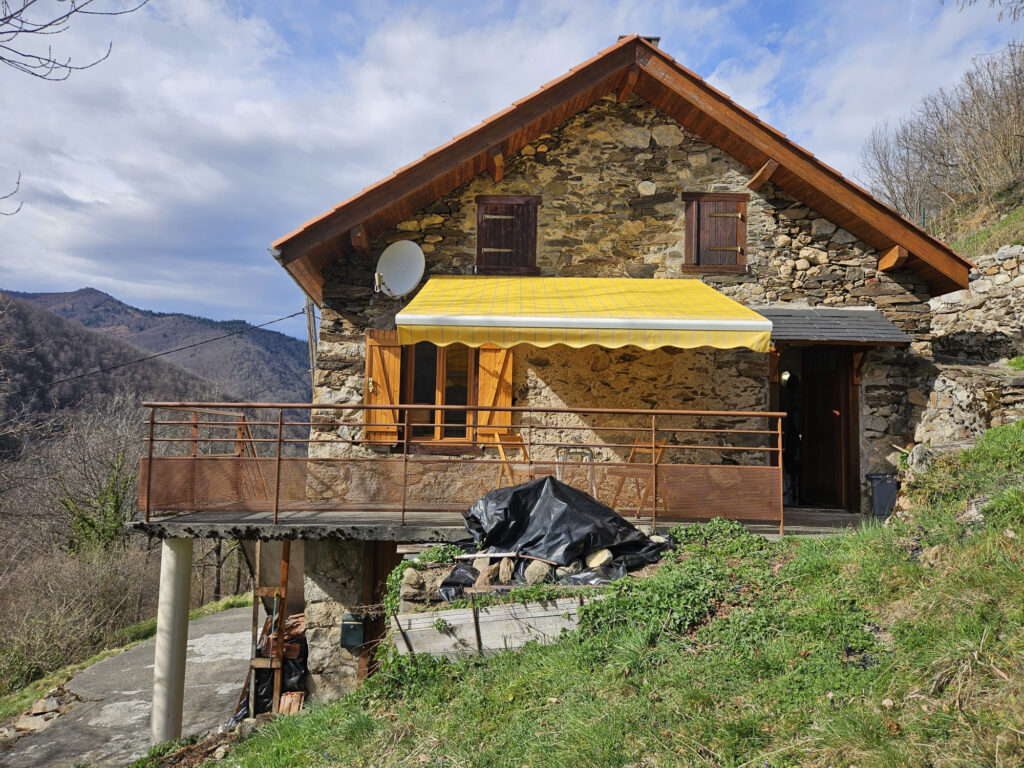 Grange aménagée avec magnifique vue sur la vallée – 3 pièces – 2 chambres – 57 m²