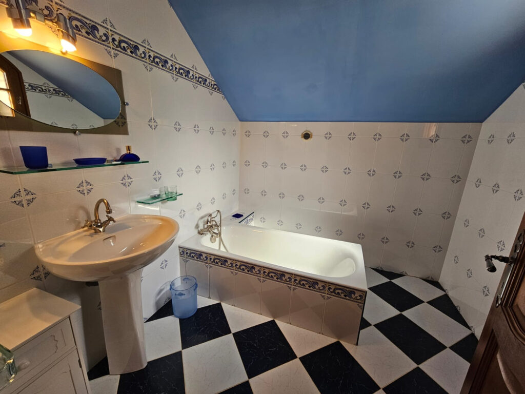 Maison 5 Pièces 171m2 Piscine Couverte – 5 pièces – 4 chambres – 171.29 m²