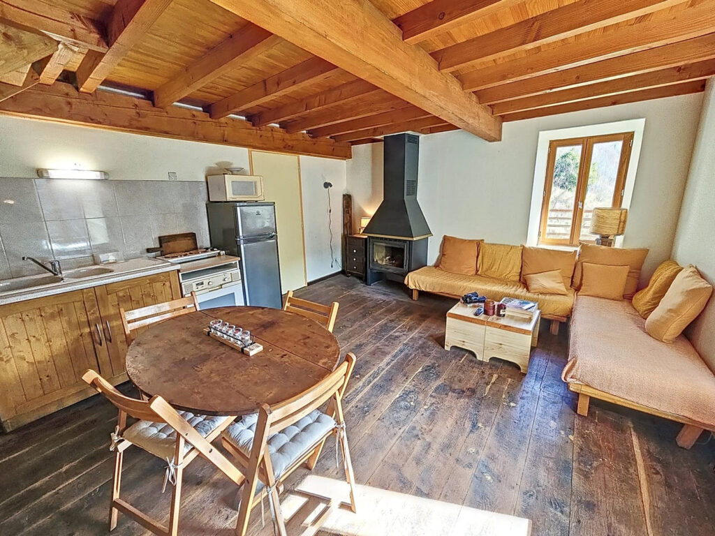 Grange aménagée avec magnifique vue sur la vallée – 3 pièces – 2 chambres – 57 m²