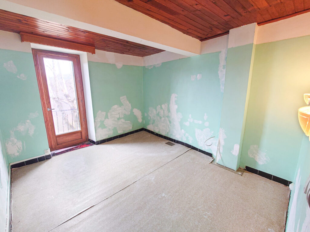 Maison dans un magnifique village des Pyrénées  – 6 pièces – 4 chambres – 132 m²