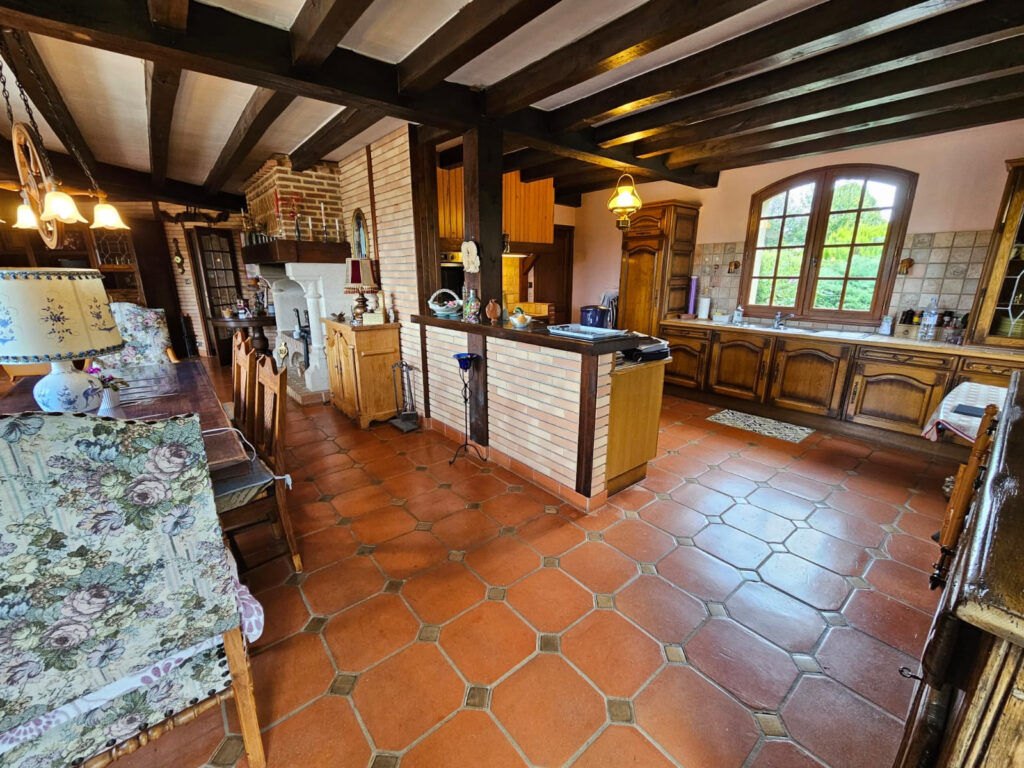 Maison 5 Pièces 171m2 Piscine Couverte – 5 pièces – 4 chambres – 171.29 m²