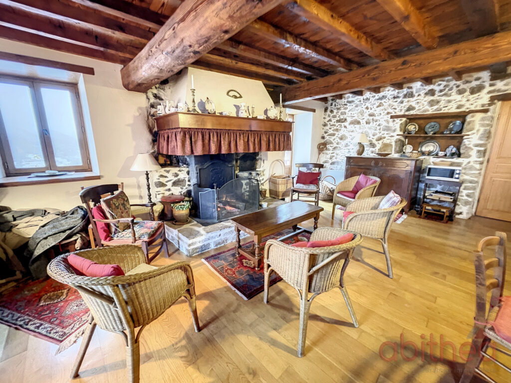 Maison en pierre de 170m2 avec vue  – 6 pièces – 4 chambres – 170 m²