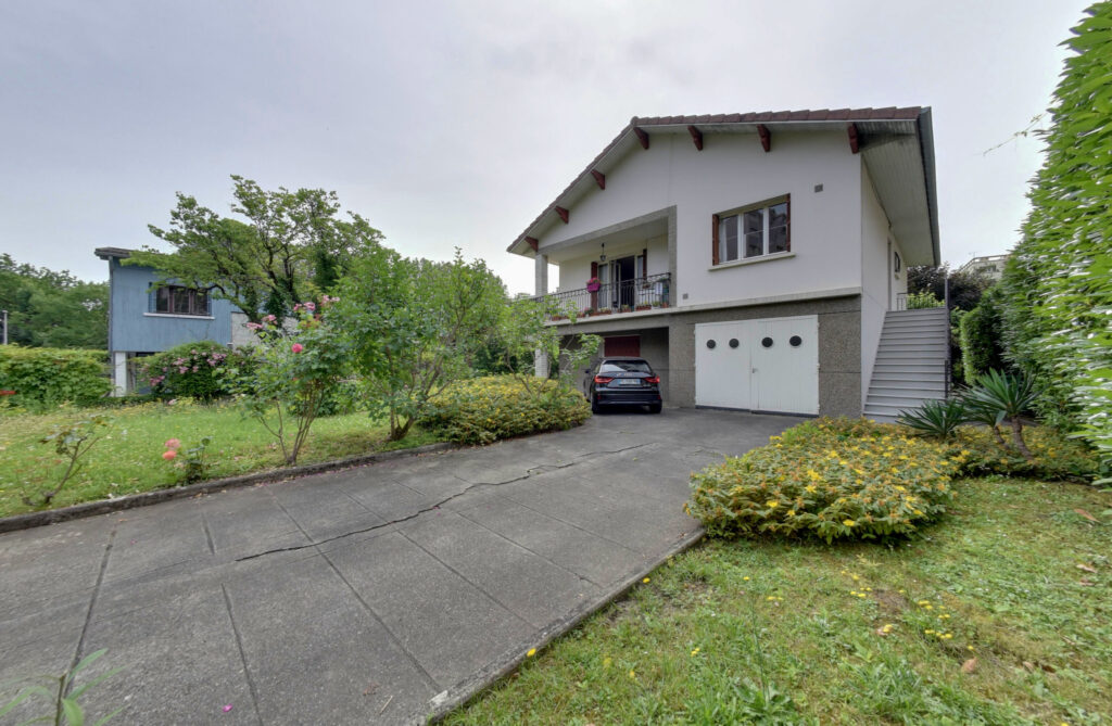 Maison de 6P+C à MEYLAN – 6 pièces – 5 chambres – 184.8 m²