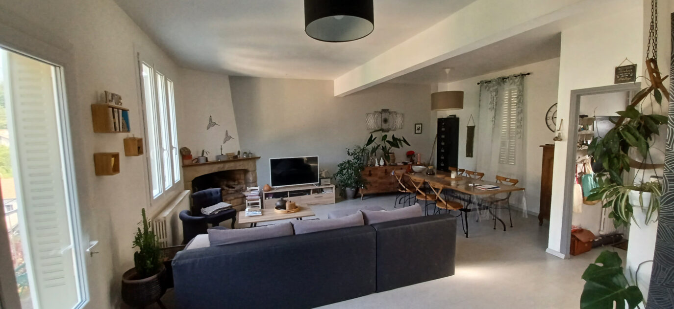 Charmante propriété de 111 m2 rénovée, avec appartement  – 6 pièces – 4 chambres – 111 m²