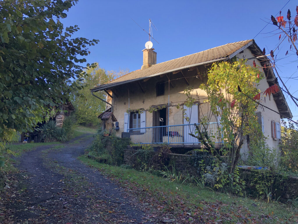 Corps de ferme avec dépendances à la campagne  – 3 pièces – 2 chambres – 150 m²