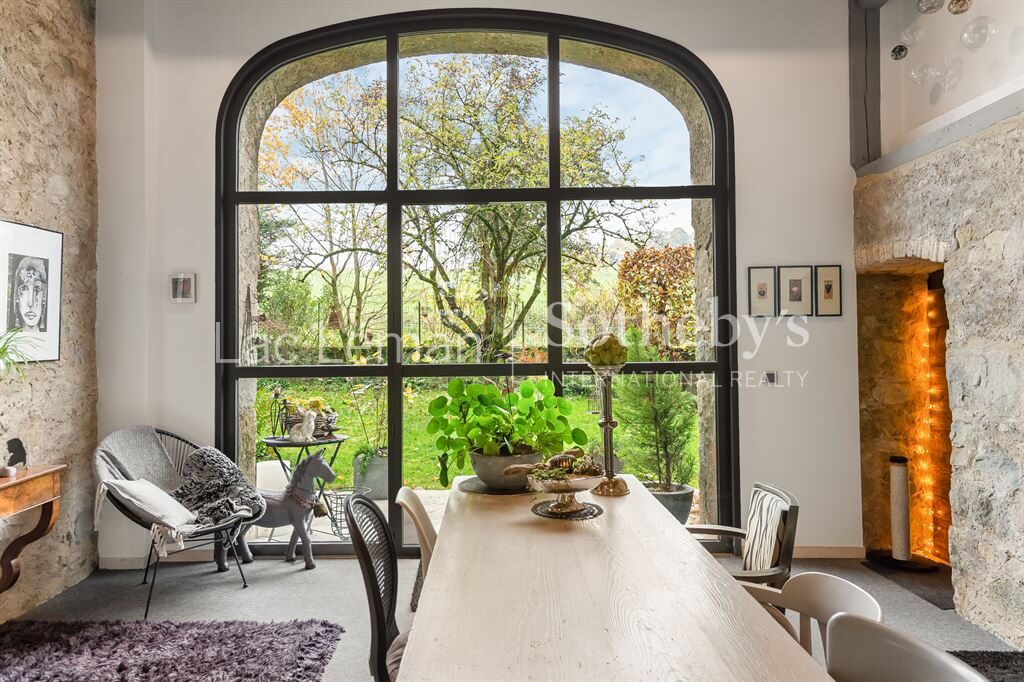 MAGNIFIQUE CORPS DE FERME RÉNOVÉ À 30 MIN DE GENÈVE – 10 pièces – 3 chambres – 2 voyageurs – 500 m²