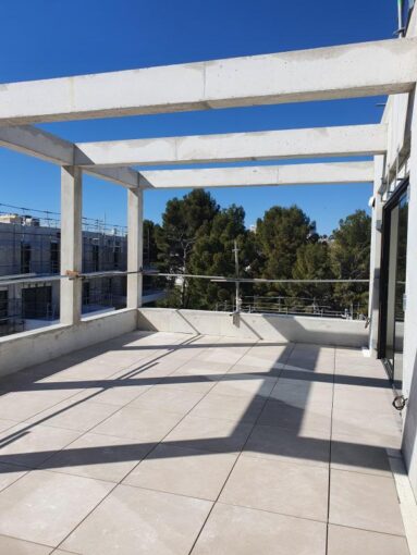Superbe Toit Terrasse de 160m² avec 30m² de terrasse Cœur 8ème – 4 pièces – 3 chambres – 160 m²