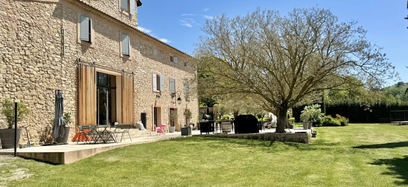 AIX-EN-PROVENCE / PROPRIÉTÉ DE PRESTIGE EN PIERRE – 11 pièces – 7 chambres – 10 voyageurs – 500 m²