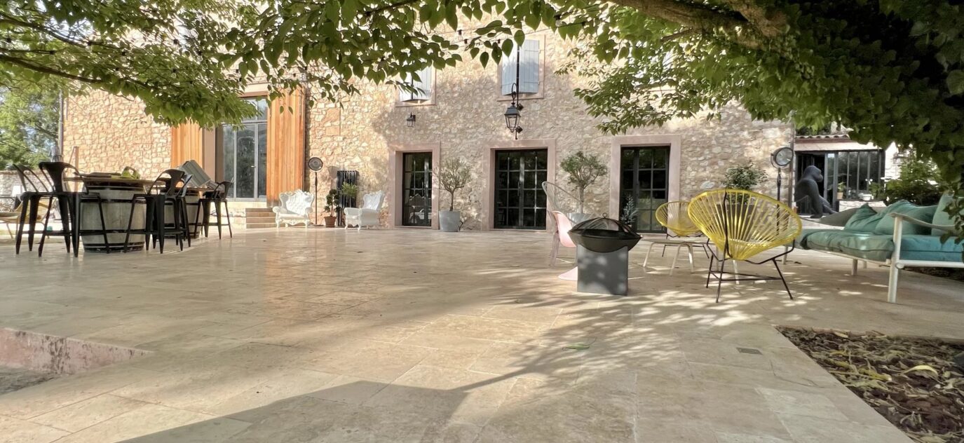 AIX-EN-PROVENCE / PROPRIÉTÉ DE PRESTIGE EN PIERRE – 11 pièces – 7 chambres – 10 voyageurs – 500 m²