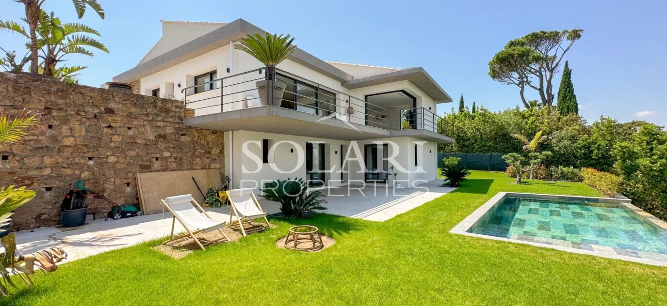 Proche mandelieu la Napoule – Villa moderne avec piscine – 5 pièces – 4 chambres – 8 voyageurs – 220 m²