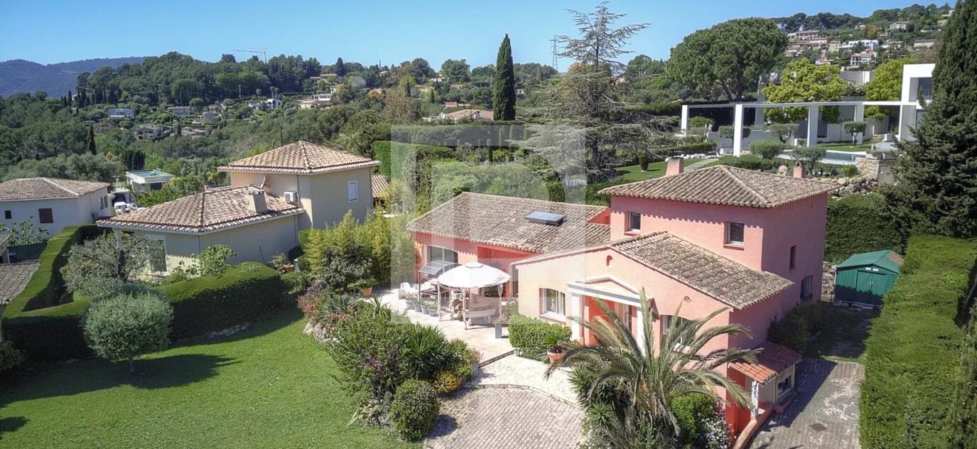 Mougins – Dans un quartier résidentiel – 6 pièces – 4 chambres – 10 voyageurs – 192 m²