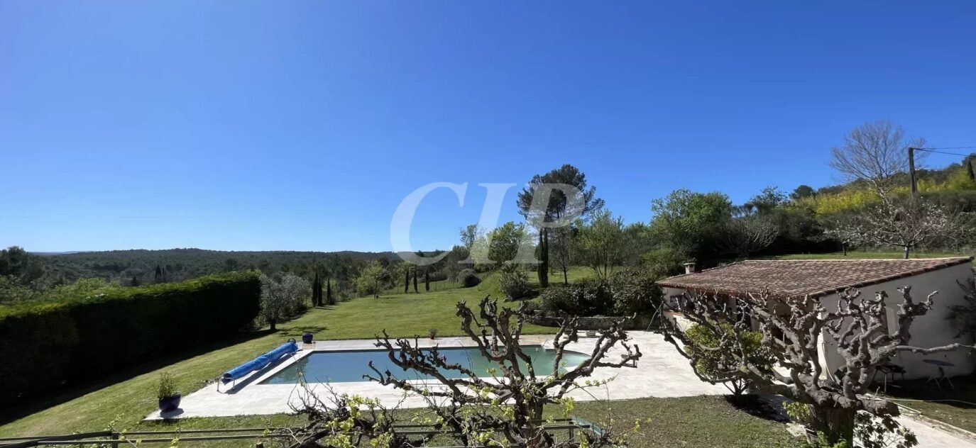 15 mn AIX SUD BASTIDE DE CHARME 210 M2 – 7 pièces – NR chambres – 2 voyageurs – 210 m²