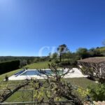 15 mn AIX SUD BASTIDE DE CHARME 210 M2 – 7 pièces – NR chambres – 2 voyageurs – 210 m²