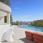 Location 10 personnes : villa moderne avec piscine et vue mer à Mandelieu – 7 pièces – 5 chambres – 10 voyageurs – 392 m²