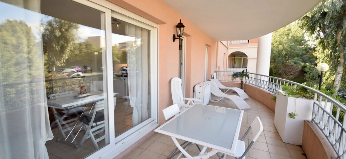 Cannes Croix des Gardes, 2 P terrasse, piscine – 2 pièces – 1 chambre – 45.01 m²