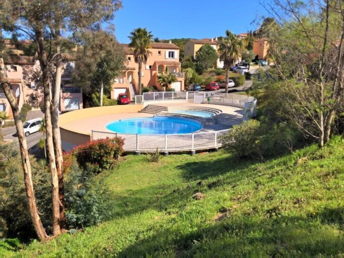 Cannes Croix des Gardes, 2 P terrasse, piscine – 2 pièces – 1 chambre – 45.01 m²
