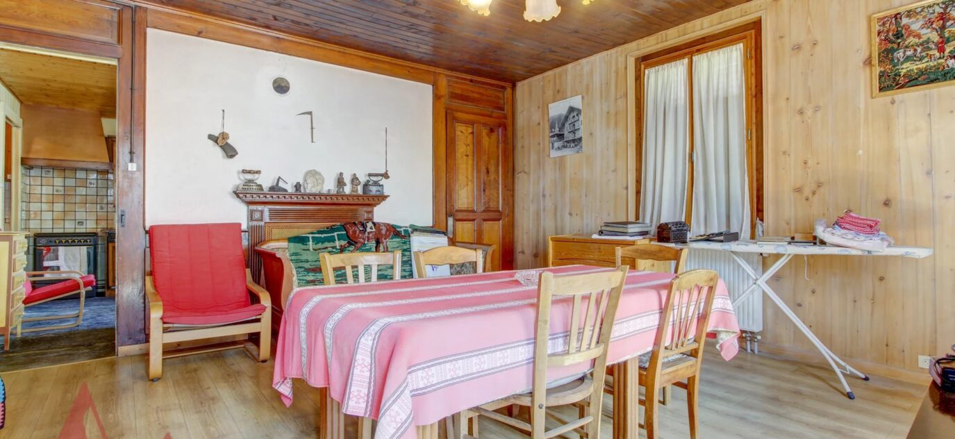 Ferme traditionnelle savoyarde de cinq chambres dans le quartier le plus recherché de Morzine – 10 pièces – 7 chambres – 10 voyageurs – 190 m²