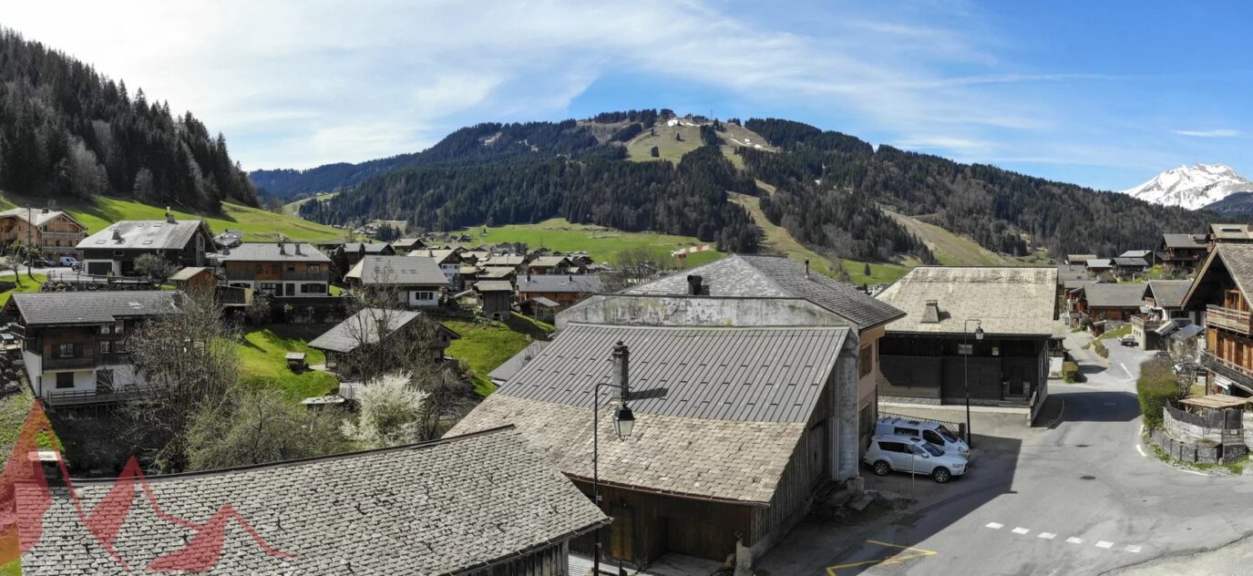 Ferme traditionnelle savoyarde de cinq chambres dans le quartier le plus recherché de Morzine – 10 pièces – 7 chambres – 10 voyageurs – 190 m²