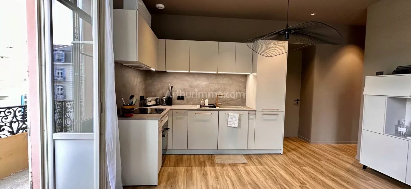 Somptueux appartement T3 meublé et refait à neuf au cœur du centre-ville – 3 pièces – NR chambres – 8 voyageurs – 55 m²