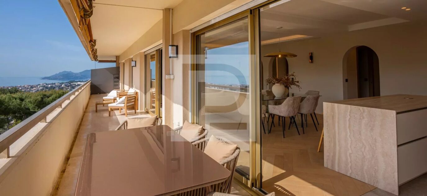 Le Cannet résidentiel – Luxueux appartement de 142m² avec très belle vue mer et collines – 5 pièces – 4 chambres – 12 voyageurs – 142 m²