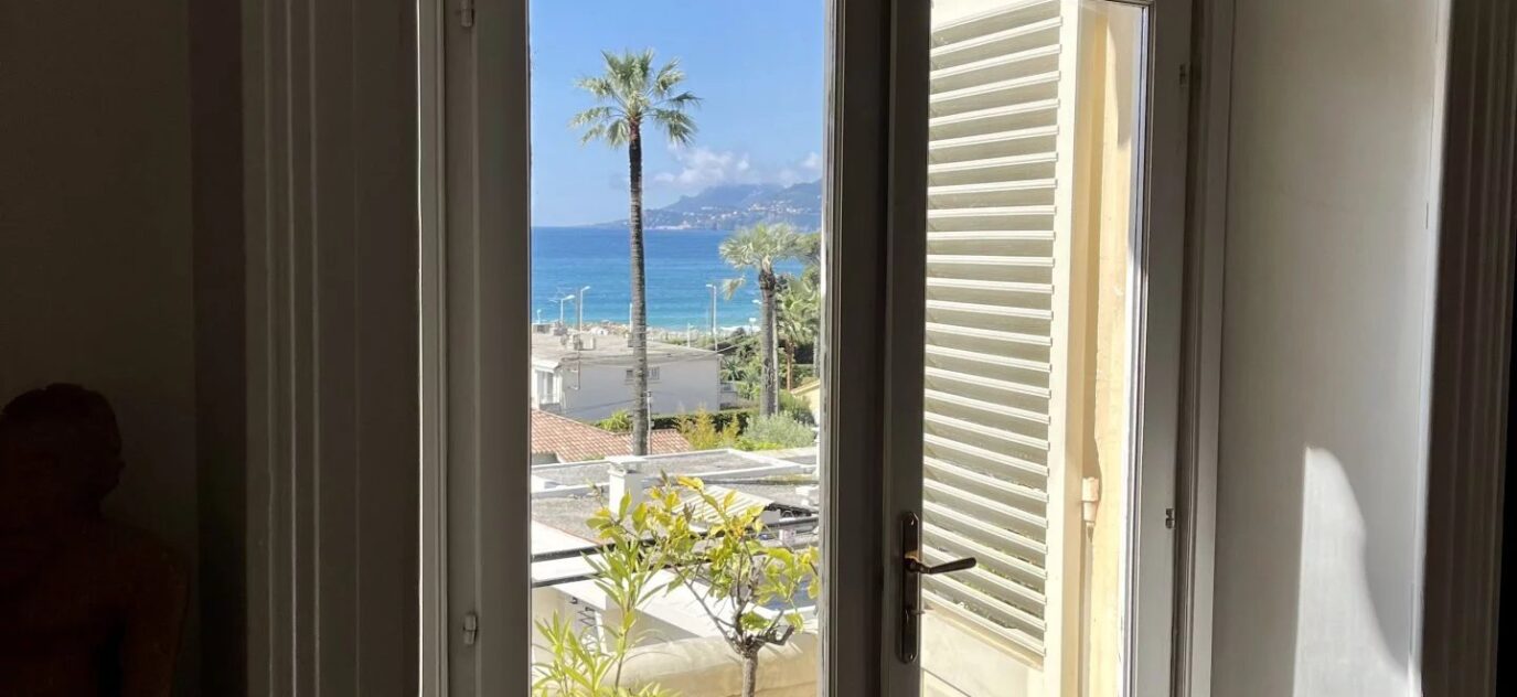 Cannes, dans une demeure exceptionnelle avec vue, proche centre ville – 6 pièces – 4 chambres – 227 m²