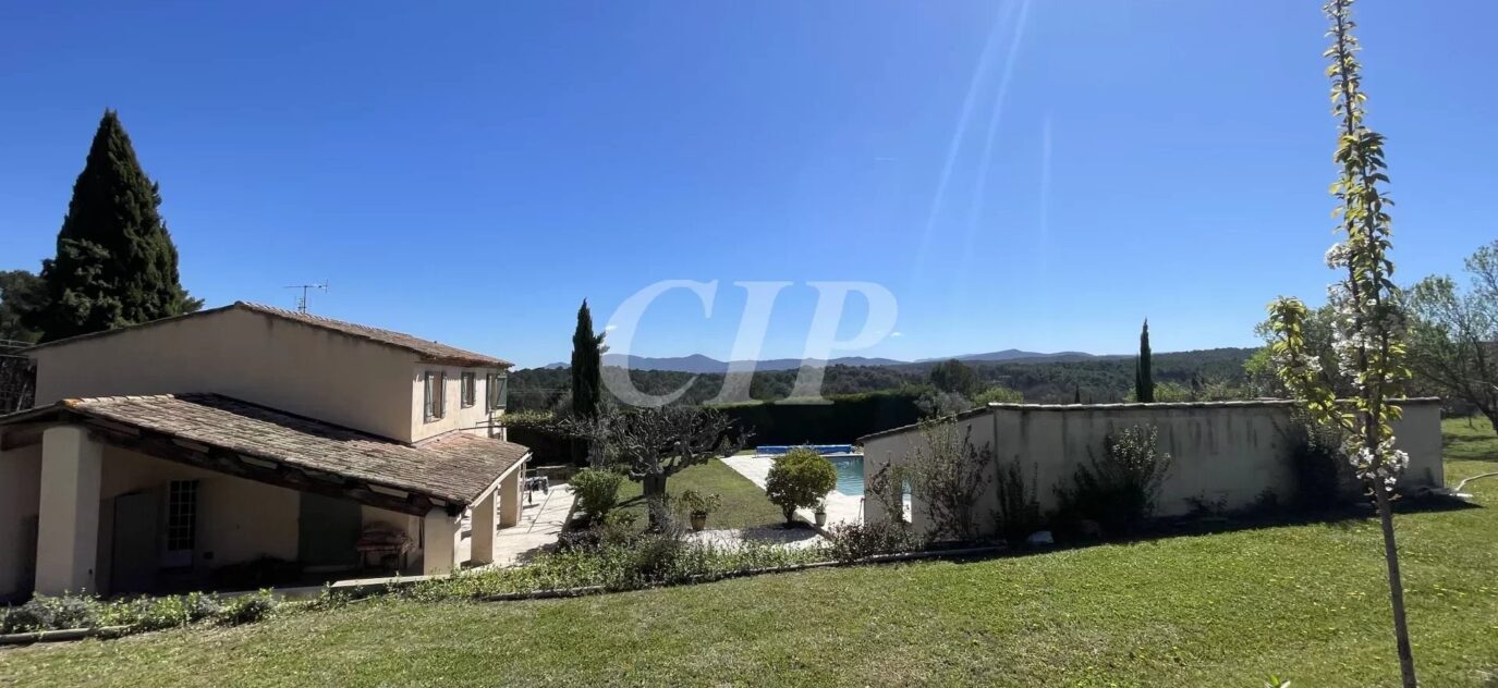 15 mn AIX SUD BASTIDE DE CHARME 210 M2 – 7 pièces – NR chambres – 2 voyageurs – 210 m²