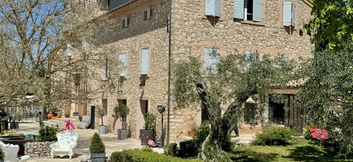 AIX-EN-PROVENCE / PROPRIÉTÉ DE PRESTIGE EN PIERRE – 11 pièces – 7 chambres – 10 voyageurs – 500 m²