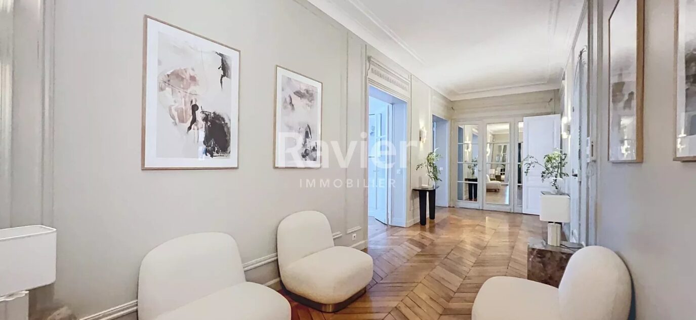 Rue Du Maréchal Harispe – Vue Tour Eiffel – 8 pièces – 5 chambres – 8 voyageurs – 308.13 m²