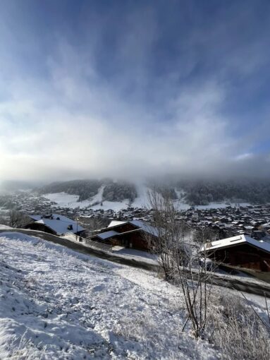 Superbe terrain constructible avec permis de construire purgé de tout recours dans le quartier le plus recherché de Morzine – NR pièces – NR chambres – 10 voyageurs – 557 m²