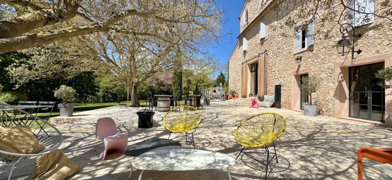 AIX-EN-PROVENCE / PROPRIÉTÉ DE PRESTIGE EN PIERRE – 11 pièces – 7 chambres – 10 voyageurs – 500 m²