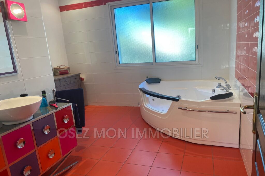 vente villa 9 Pièce(s) – 9 pièces – 6 chambres – 340.00 m²