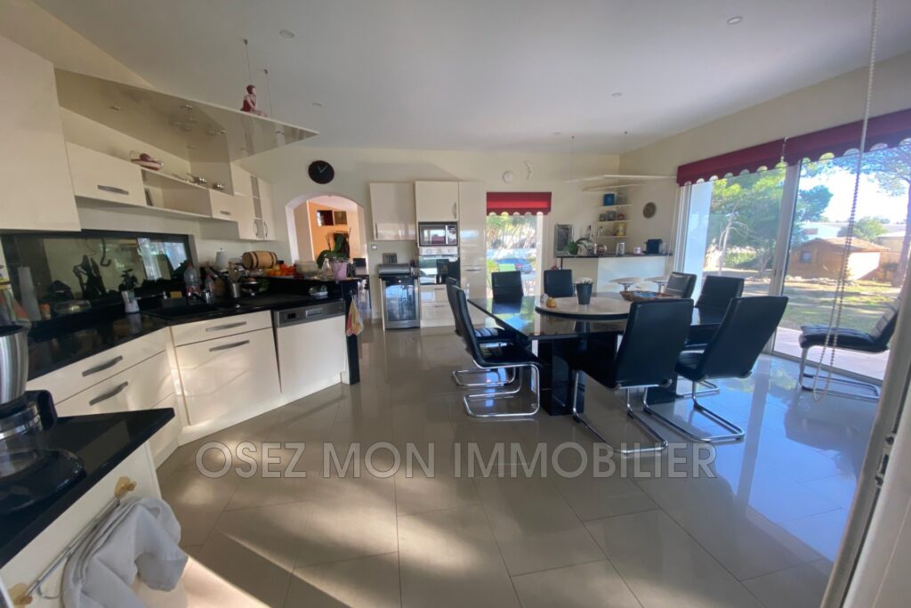 vente villa 9 Pièce(s) – 9 pièces – 6 chambres – 340.00 m²