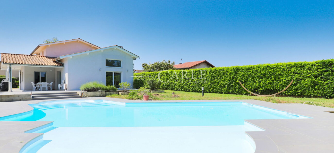Villa rénovée de 178 m² avec piscine, sans vis-à-vis et en fon – 7 pièces – 4 chambres – 178.00 m²