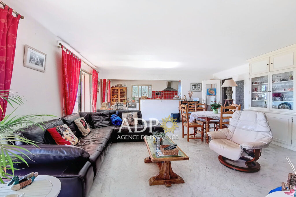 Vue panoramique jusqu’à la mer et calme – 4 pièces – 3 chambres – 114.00 m²