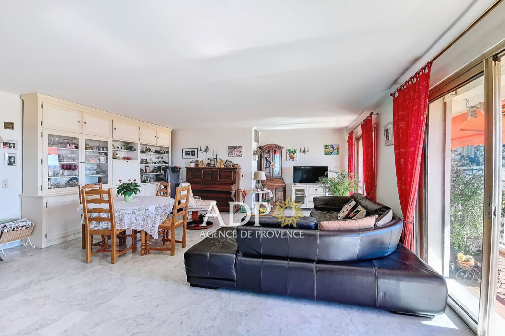 Vue panoramique jusqu’à la mer et calme – 4 pièces – 3 chambres – 114.00 m²