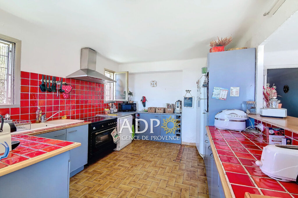 Vue panoramique jusqu’à la mer et calme – 4 pièces – 3 chambres – 114.00 m²