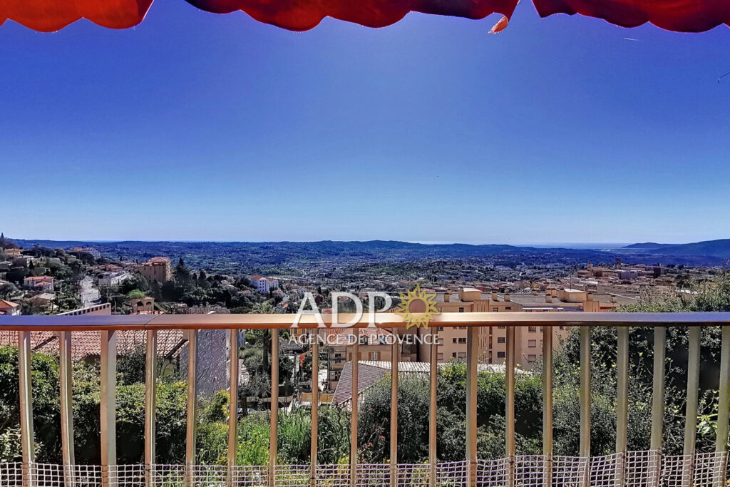 Vue panoramique jusqu’à la mer et calme – 4 pièces – 3 chambres – 114.00 m²