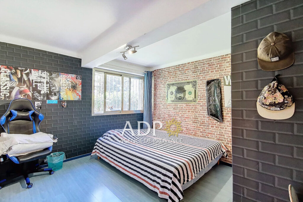 Vue panoramique jusqu’à la mer et calme – 4 pièces – 3 chambres – 114.00 m²