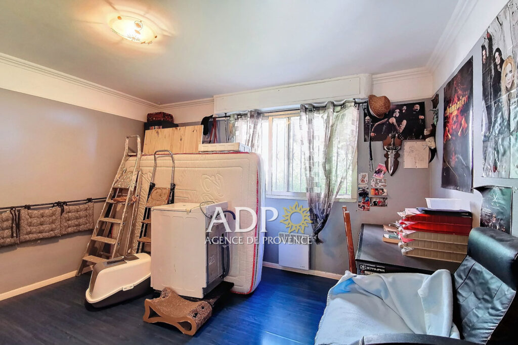 Vue panoramique jusqu’à la mer et calme – 4 pièces – 3 chambres – 114.00 m²