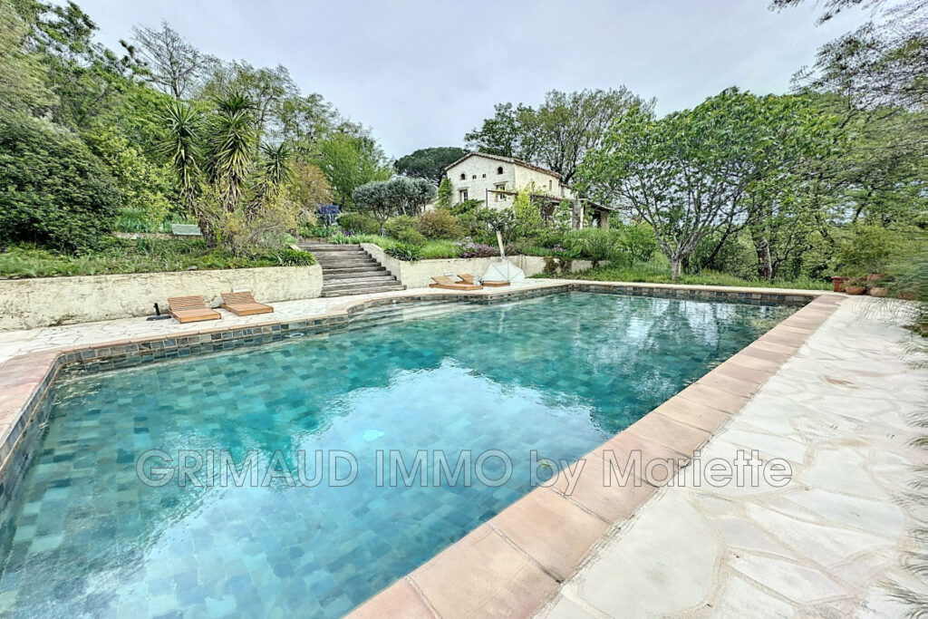 belle maison sur 9057m² de terrain avec piscine et 3 chambres – 5 pièces – 3 chambres – 132.46 m²