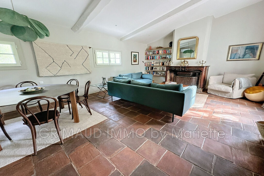 belle maison sur 9057m² de terrain avec piscine et 3 chambres – 5 pièces – 3 chambres – 132.46 m²