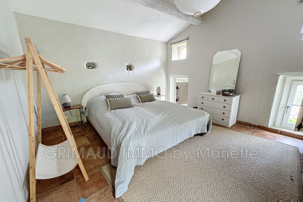 belle maison sur 9057m² de terrain avec piscine et 3 chambres – 5 pièces – 3 chambres – 132.46 m²