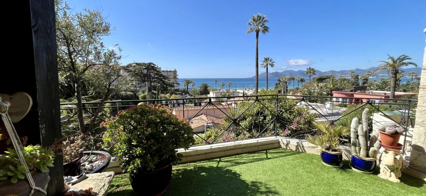 Cannes, dans une demeure exceptionnelle avec vue, proche centre ville – 6 pièces – 4 chambres – 227 m²