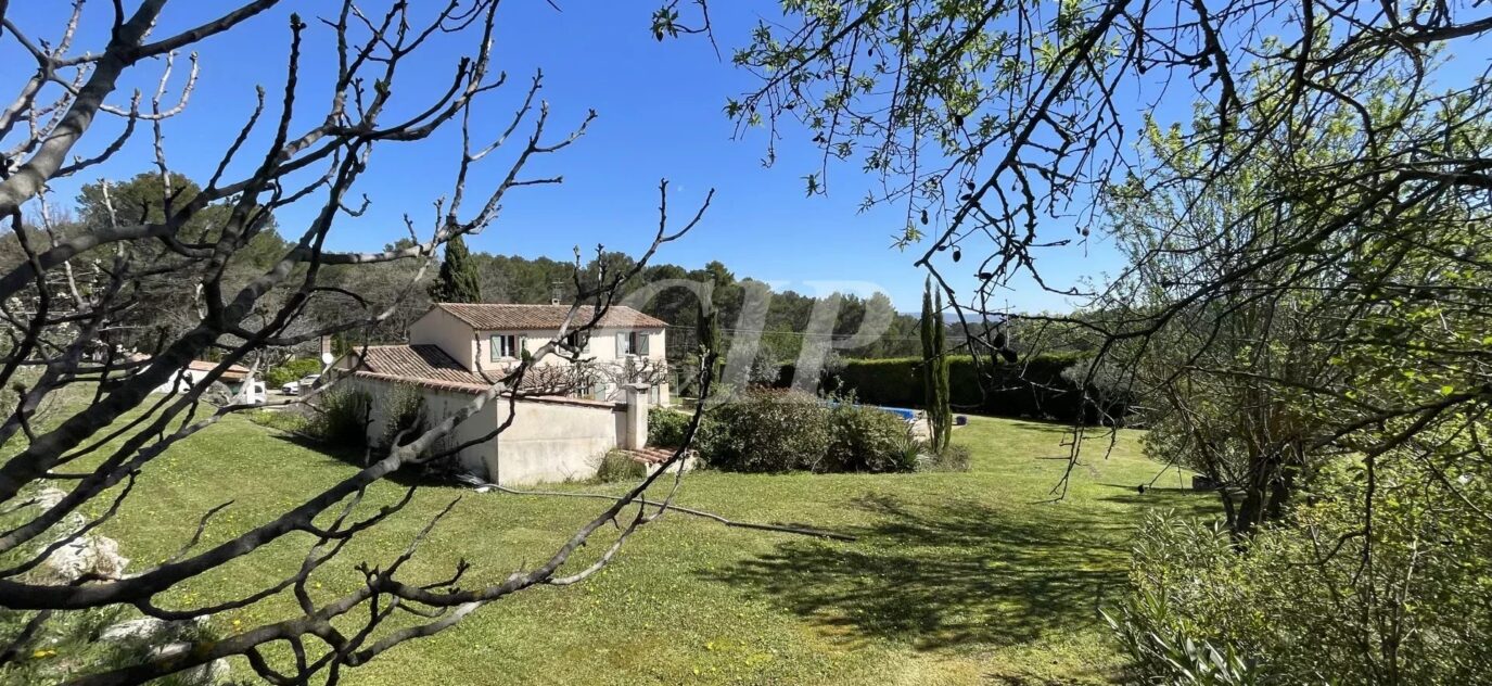 15 mn AIX SUD BASTIDE DE CHARME 210 M2 – 7 pièces – NR chambres – 2 voyageurs – 210 m²