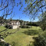 15 mn AIX SUD BASTIDE DE CHARME 210 M2 – 7 pièces – NR chambres – 2 voyageurs – 210 m²